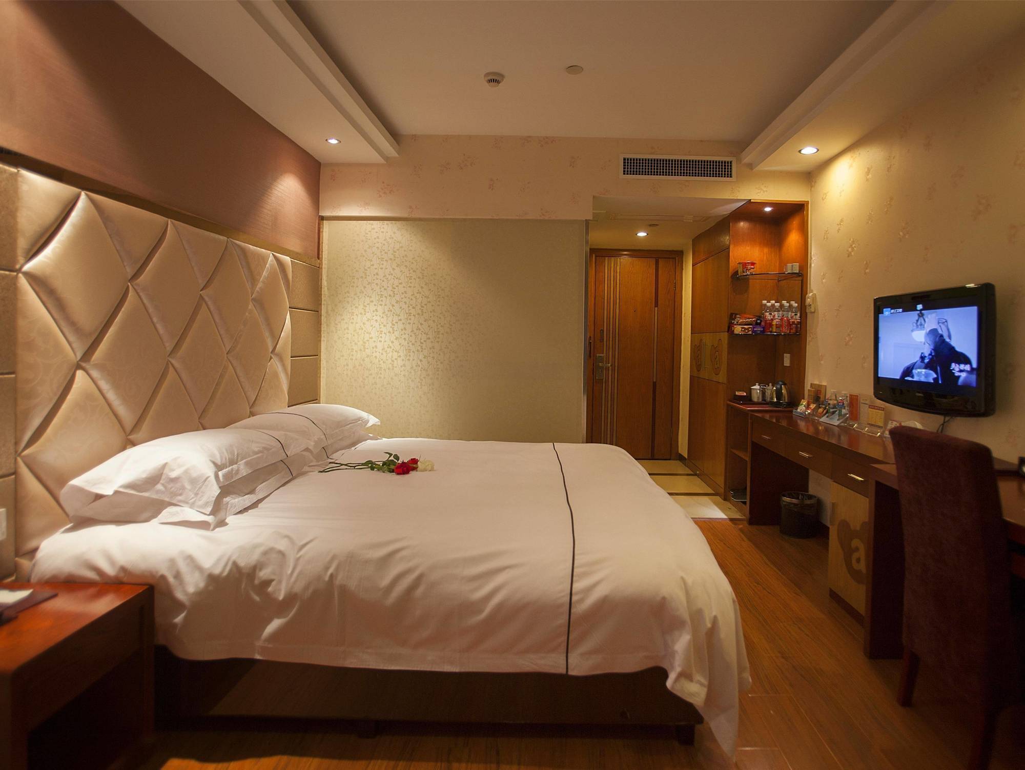 Yiwu Luckbear Hotel Экстерьер фото